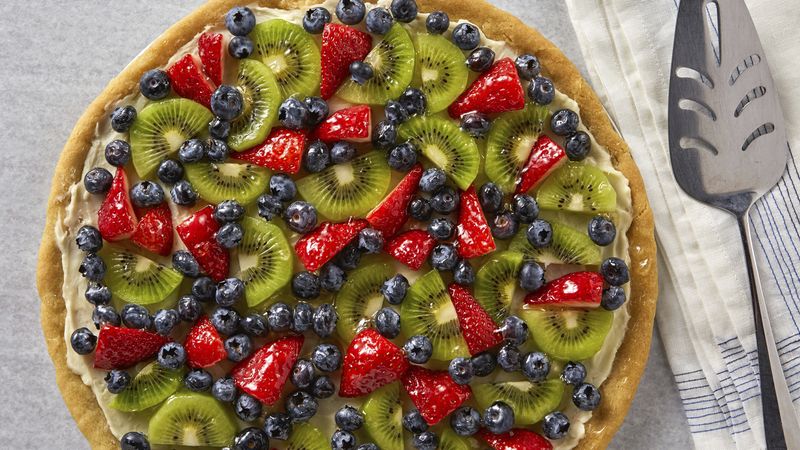 Homemade Fruit Pizza: Tips for Seasonal Toppings & Quick Crusts